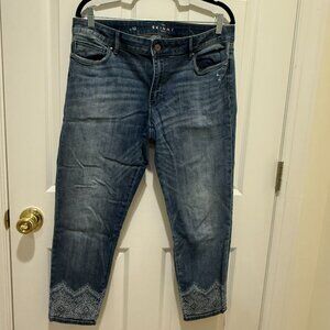 White House Black Market Skinny Crop Jeans Size 12 – Embroidered Hem